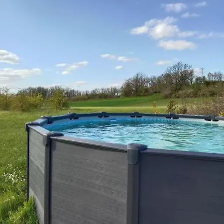Avec Sa Piscine Privative Belveze